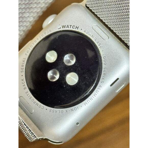 Apple Watch 1st Gen 42mm Silver Aluminum Case Unlocked - Picture 3 of 5